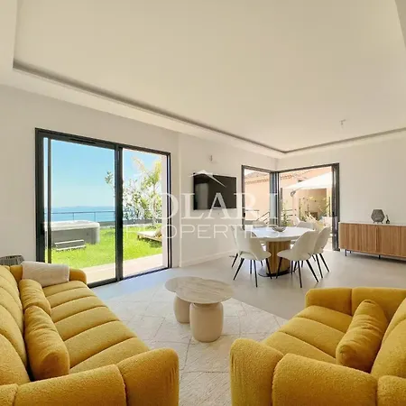 Apartment With Jacuzzi And Sea View